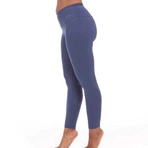 Handful Squeeze Play Mid-Rise Leggings